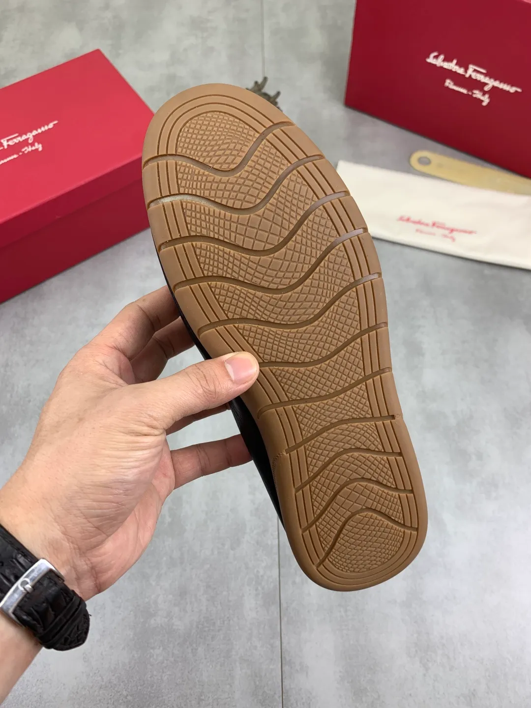 Men's shoes 💰P480 New model [Ferragamo/Ferragamo] Latest model Original imported calfskin, imported pigskin lining + original luxury metal buckle + original rubber outsole Soft and comfortable Size number: 38-44